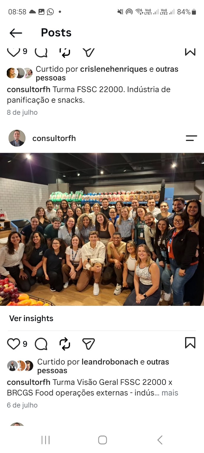 Equipe reunida em atividade presencial realizada pela Culturity.