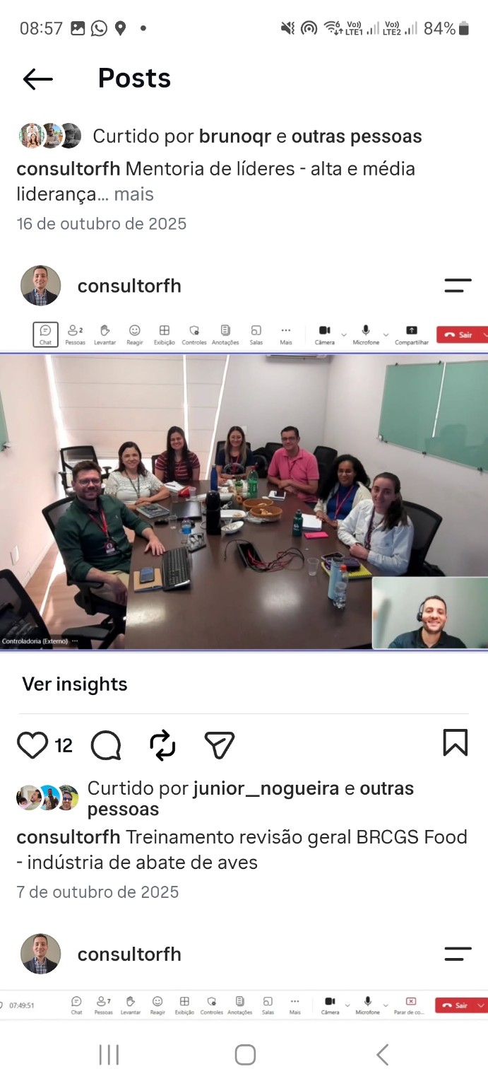 Equipe reunida em sala durante um encontro online com a Culturity.